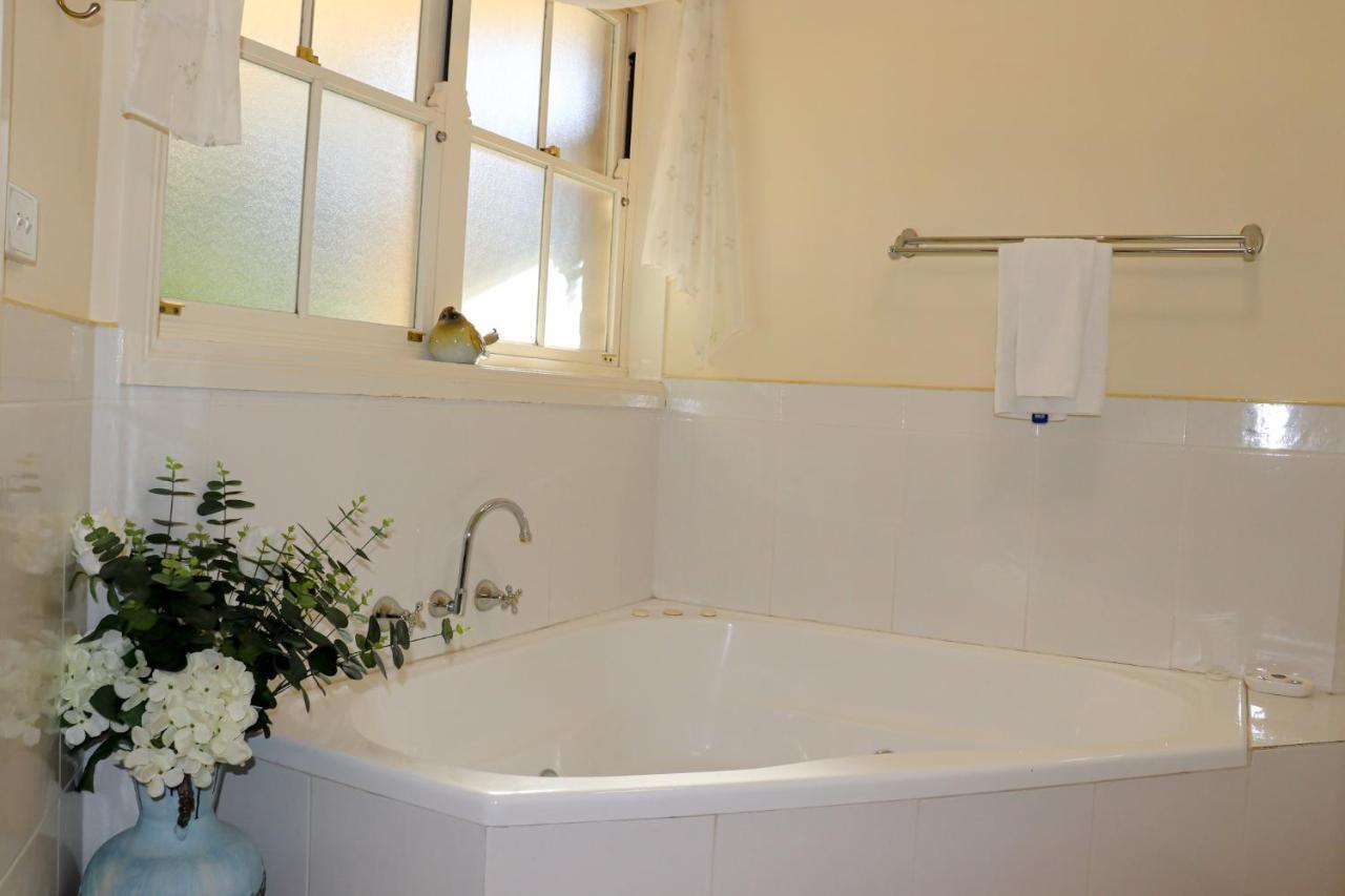 Plumes Boutique Bed & Breakfast Tamworth Exteriör bild