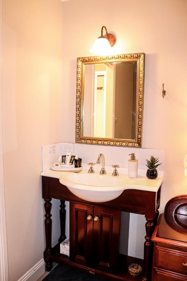 Plumes Boutique Bed & Breakfast Tamworth Exteriör bild