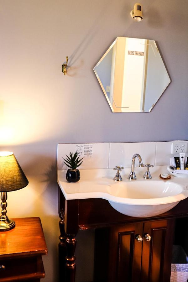 Plumes Boutique Bed & Breakfast Tamworth Exteriör bild