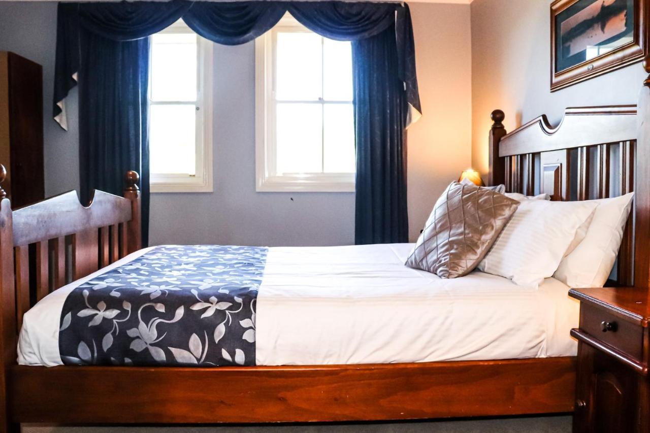 Plumes Boutique Bed & Breakfast Tamworth Exteriör bild